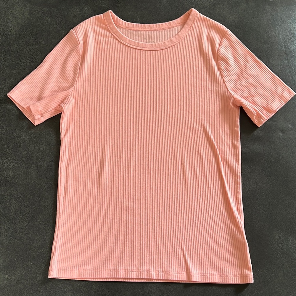 Women’s pink t-shirt